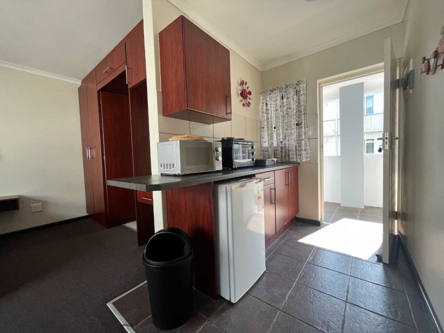 To Let 1 Bedroom Property for Rent in Summerstrand Eastern Cape